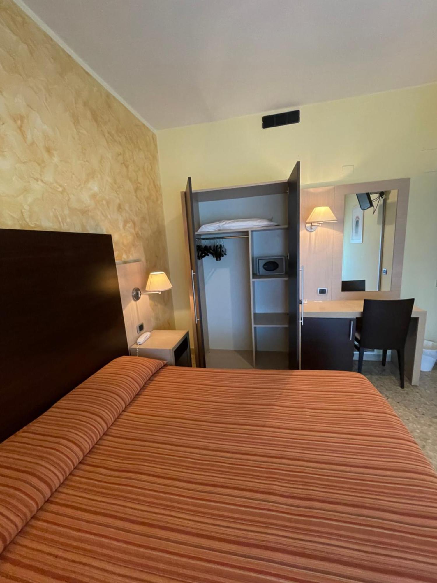 Hotel Promenade Porto SantʼElpidio Eksteriør billede