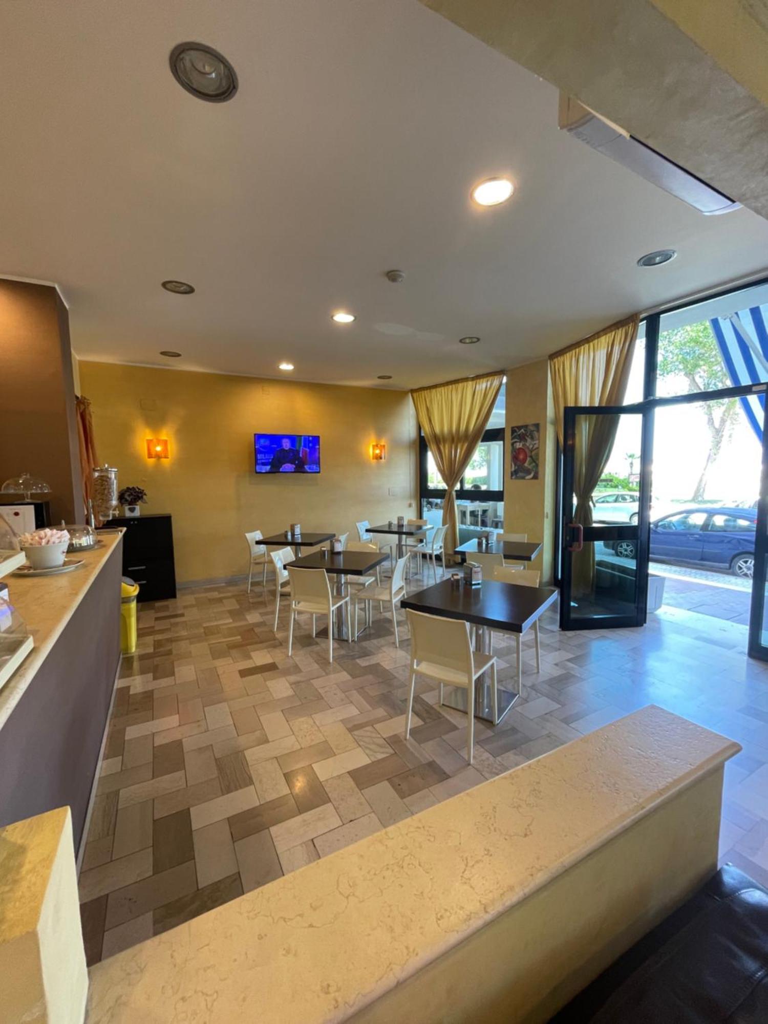 Hotel Promenade Porto SantʼElpidio Eksteriør billede